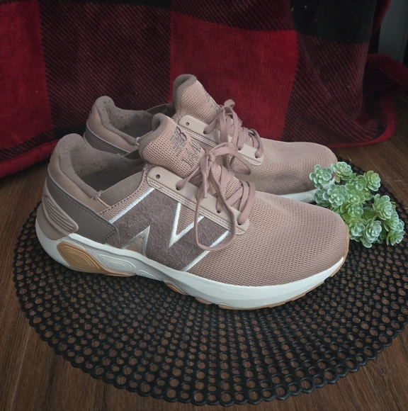 New Balance Shoes - New Balance Women's Fresh Foam 1440 10 Runners Shoes Sneakers Like New